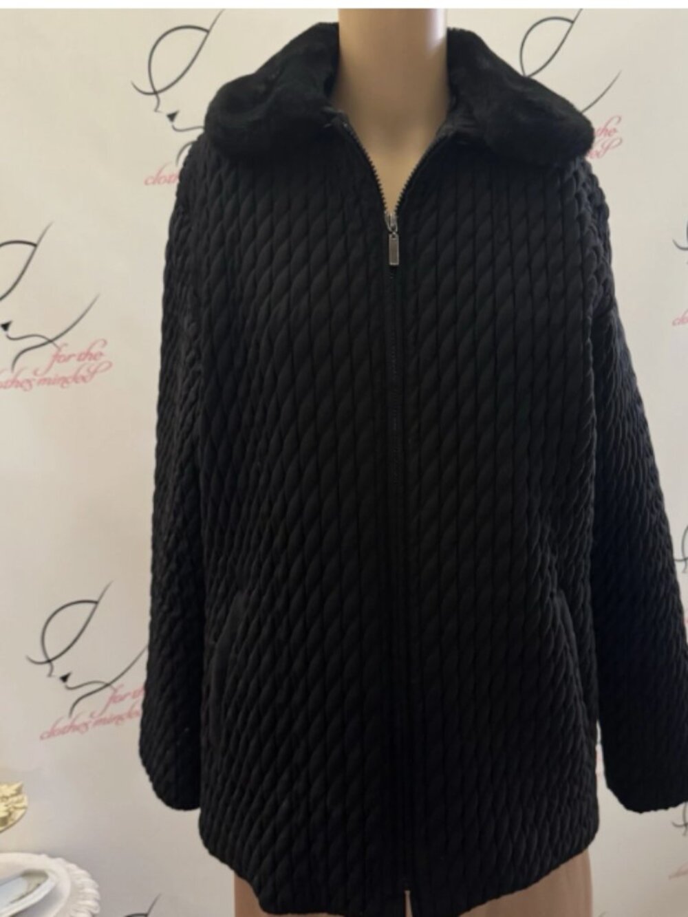 Gallery. Sz Small. Heavy. Winter. Lined. Black. Faux Fur Detach Collar. DBR